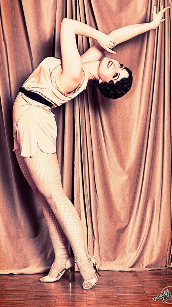 Tänzerin Sweet Chili. Mehr über die Faszination Burlesque erfahren Sie in unserem intimen Gespräch mit Tänzerin "Kinky Minsky" von der Roten Bühne unter nordbayern.de/Podcasts.