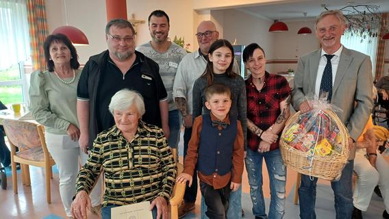 90. Geburtstag im Rahmen der Verwandtschaft: Christine Stegmeier feiert ihren Ehrentag in Mühlhausen