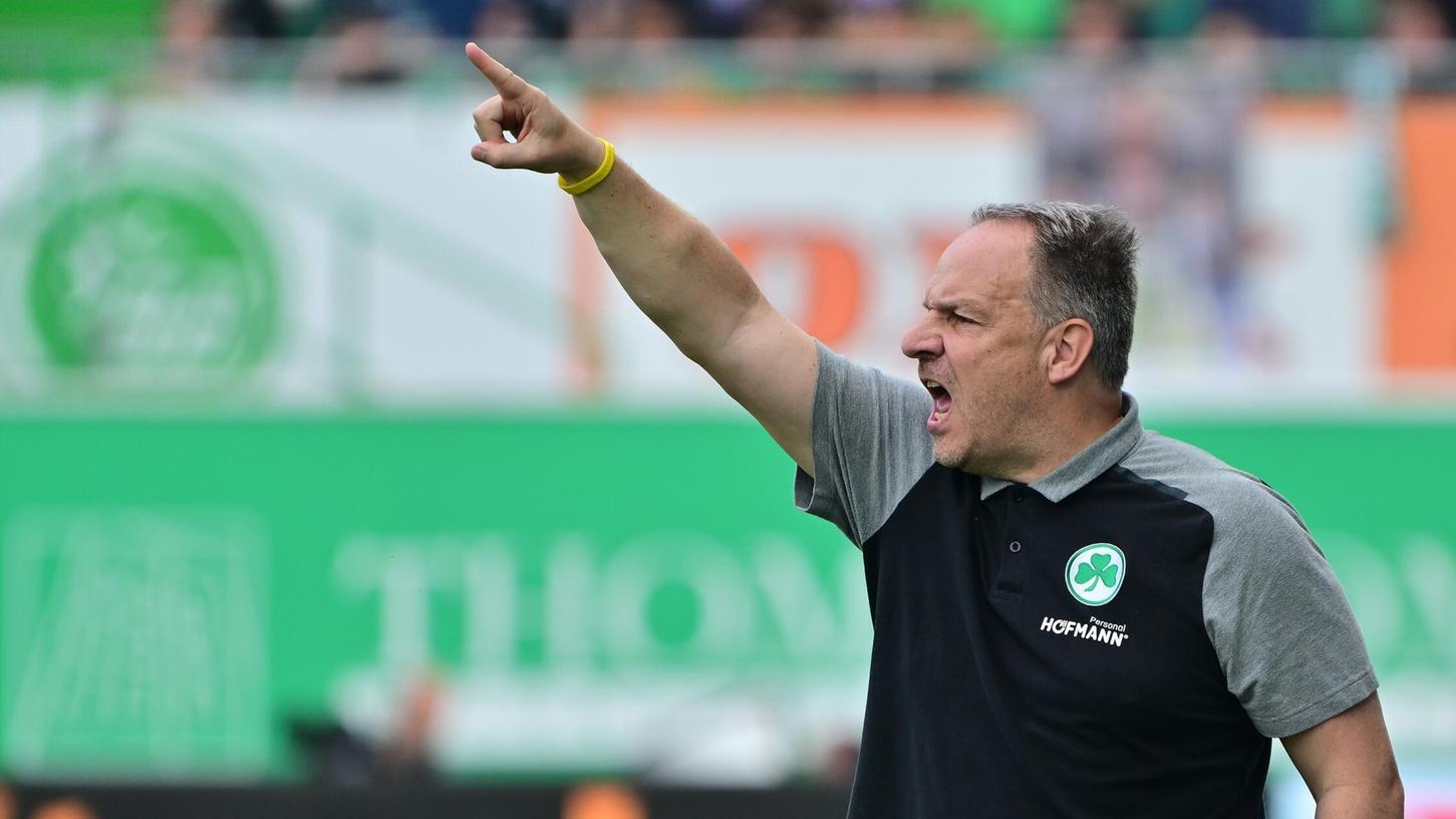 Da geht‘s in die zweite Runde: Fürths Trainer Alexander Zorniger. Da geht‘s in die zweite Runde: Fürths Trainer Alexander Zorniger.