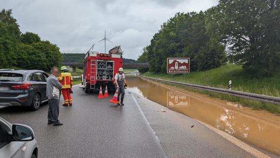 Kilometerweit überflutet: A3 bei Neumarkt komplett gesperrt