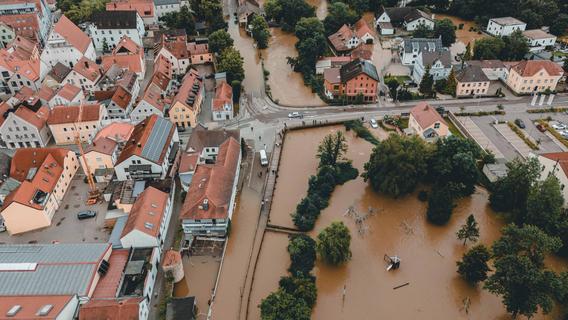 Damm in Oberbayern gebrochen: A9 gesperrt - rund 3000 Menschen im gesamten Freistaat evakuiert