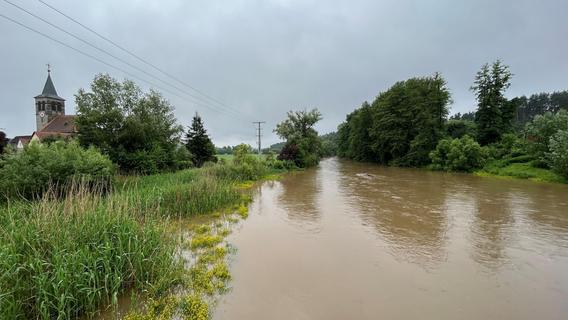 Region Roth-Schwabach kam mit blauem Auge davon - für eine Hochwasser-Entwarnung ist es noch zu früh
