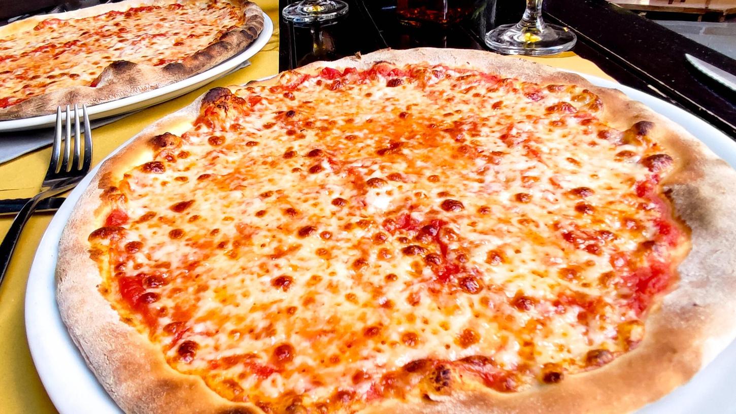 Pizza Margherita und mehr wird es bei "Pizza Herz" am Eröffnungstag für nur einen Euro zu kaufen geben. Pizza Margherita und mehr wird es bei "Pizza Herz" am Eröffnungstag für nur einen Euro zu kaufen geben.