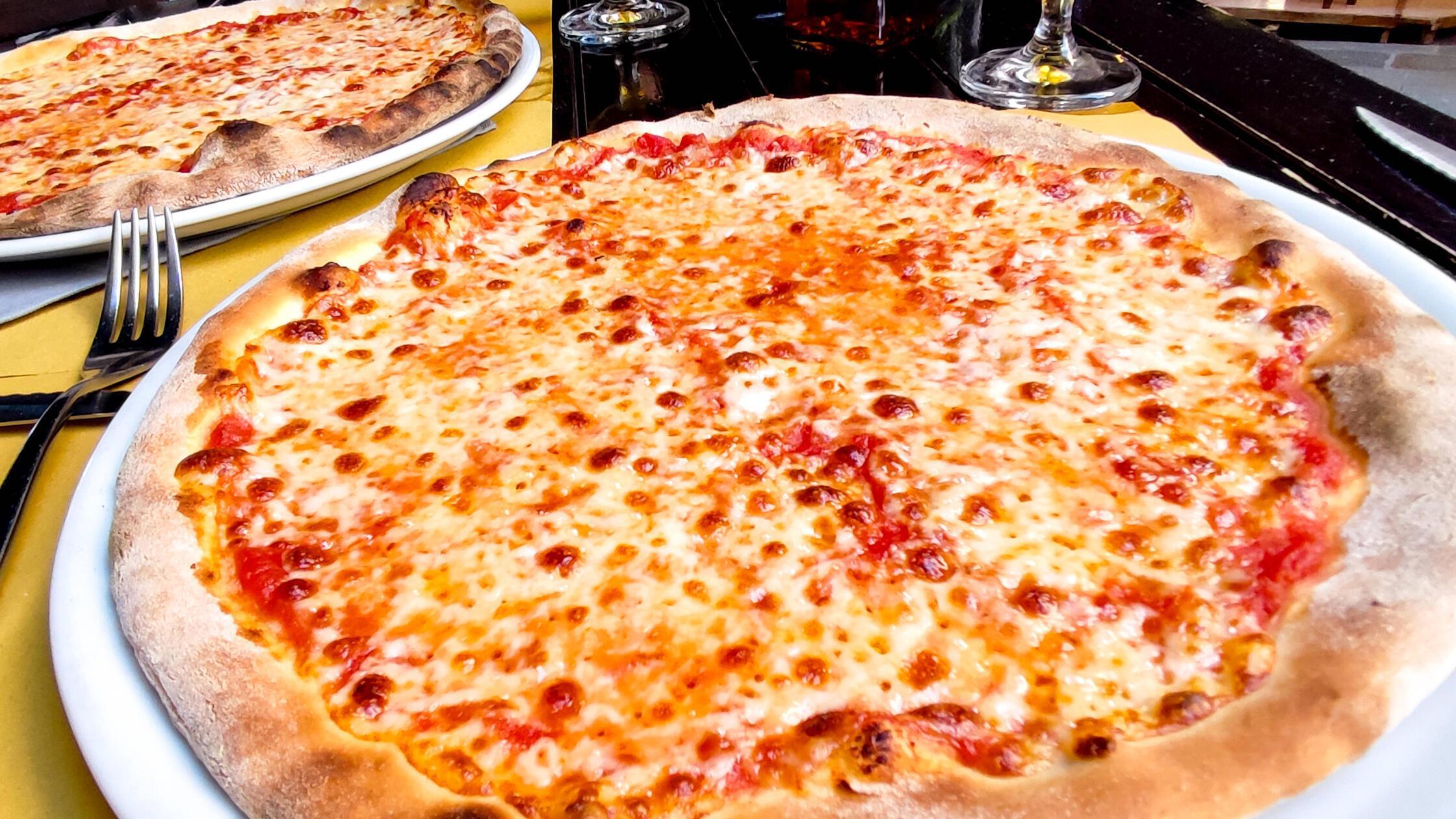Ein Euro pro Pizza: Neues Restaurant &amp;quot;Pizza Herz&amp;quot; in Lauf lockt mit ...