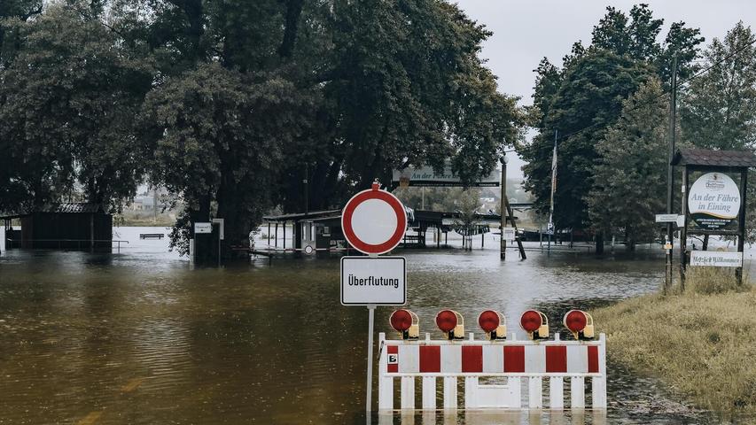 Steigende Hochwasserpegel an der Donau im Landkreis Kelheim auch am Samstagmorgen (1.6.2024).