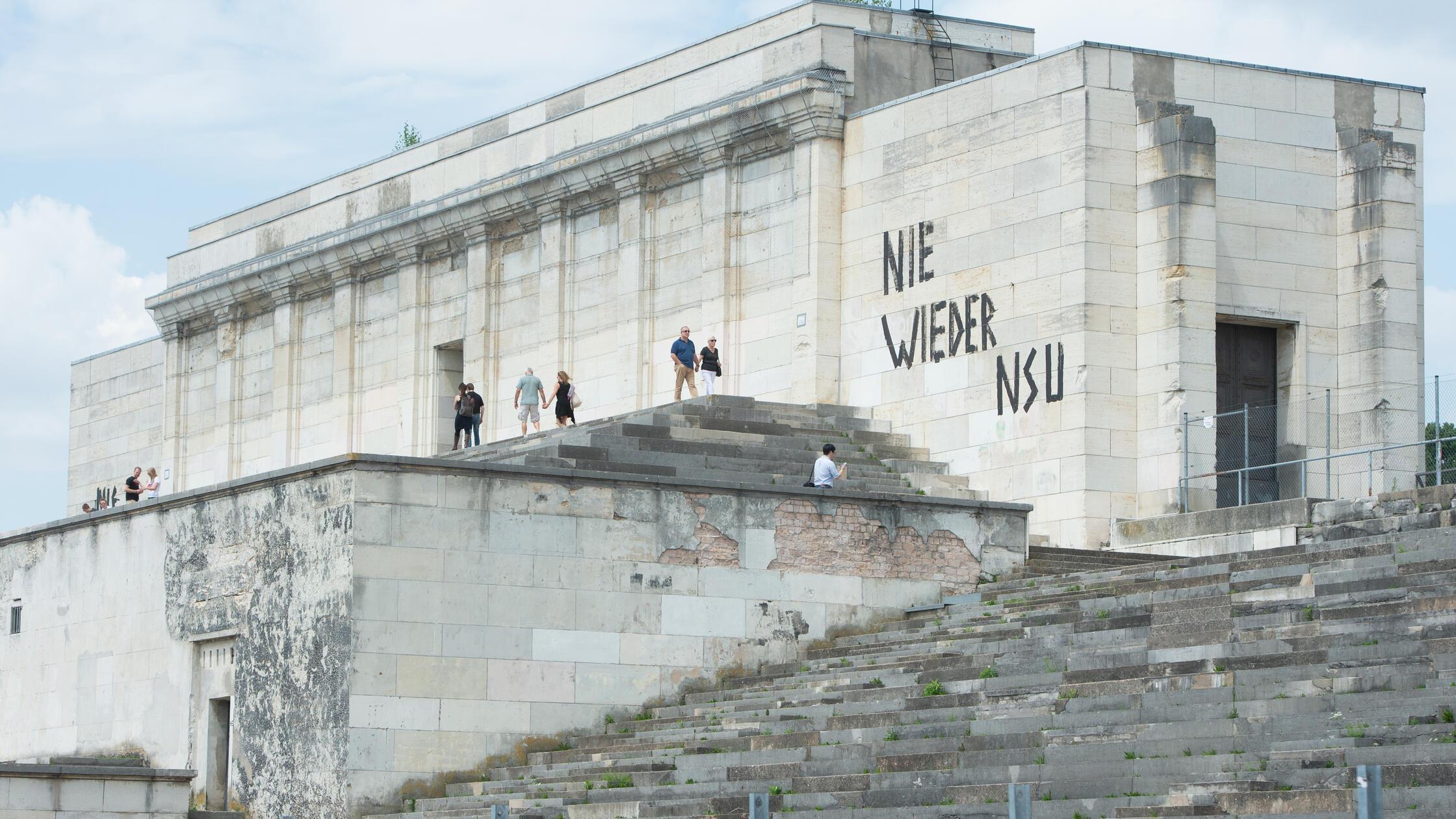 urn:newsml:dpa.com:20090101:180713-90-015555