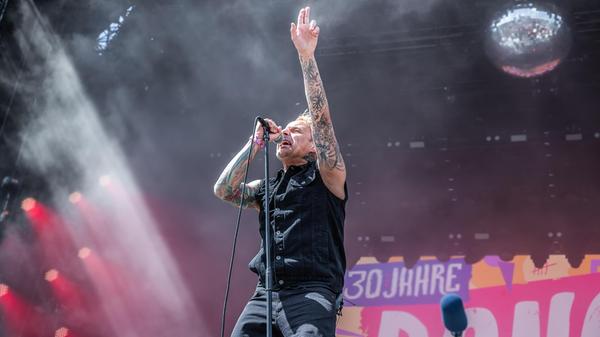 Kurz nach 15 Uhr am Freitagnachmittag spielte die Band Donuts auf der Utopia Stage.