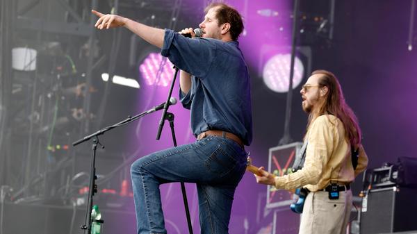 Wanda spielte kurz vor Kraftklub, die am Abend weitermachen, auf der Utopia Stage.