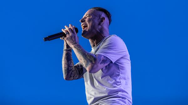 Corey Taylor verausgabte sich ebenfalls auf der Mandora Stage. Seit 1997 ist er Sänger der Metal-Band Slipknot sowie Gitarrist und Gründungsmitglied der in den frühen 1990er-Jahren gegründeten Hard-Rock-Band Stone Sour.