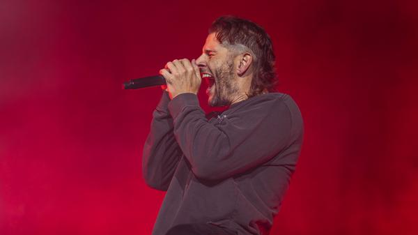 Die letzte Band auf der Utopia-Stage: Avenged Sevenfold! Die Metal-Band - auch unter dem Kürzel A7X bekannt, konnte zu später Stunde noch jede Menge Fans anlocken und hat ein musikalisches Feuerwerk abgefackelt.