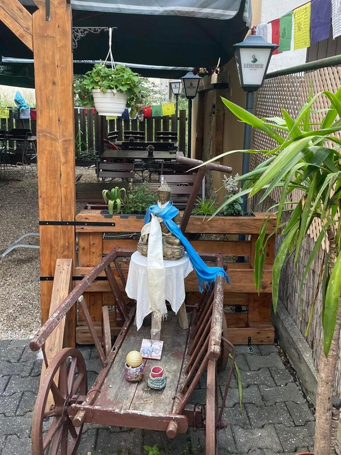 Der Altar auf dem alten Bauernwagen. Der Altar auf dem alten Bauernwagen.