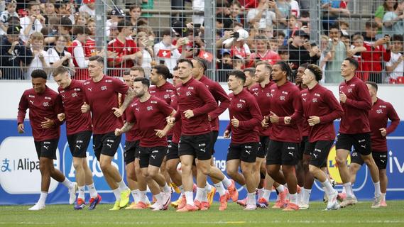 Deutscher EM-Gegner Schweiz startet vor fast 4000 Zuschauern