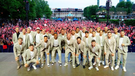 Vor Abflug zur EM: Tausende Fans feiern dänisches Team