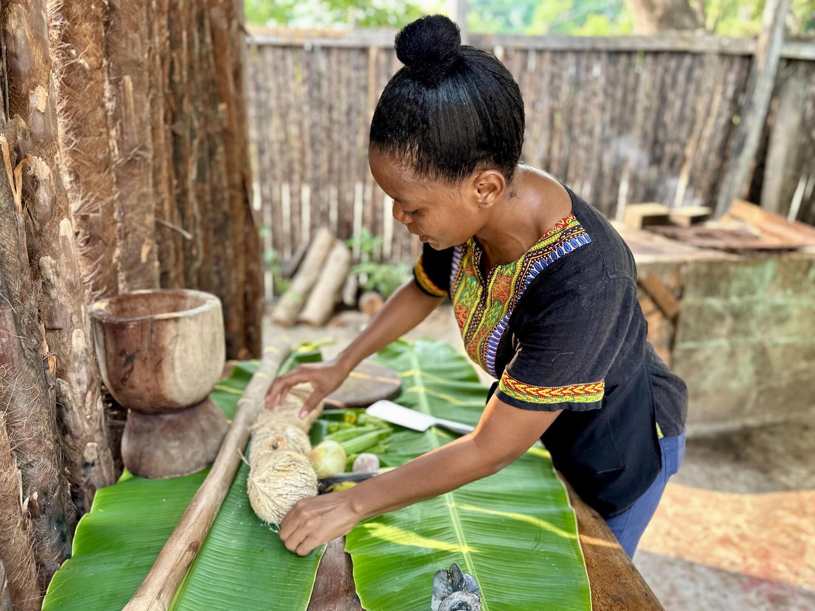 Und auch für ihre Küche sind die Garifuna bekannt. Es gibt: Suppe aus selbstgemachter Kokosmilch.