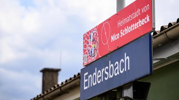 Deutsche Bahn würdigt Spieler mit Tafeln an Bahnhöfen