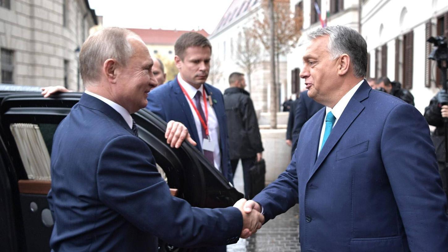 October 30, 2019. - Hungary, Budapest. - Russia s President Vladimir Putin left and Hungary s Prime Minister Viktor Orban during a meeting at the Carmelite Monastery.