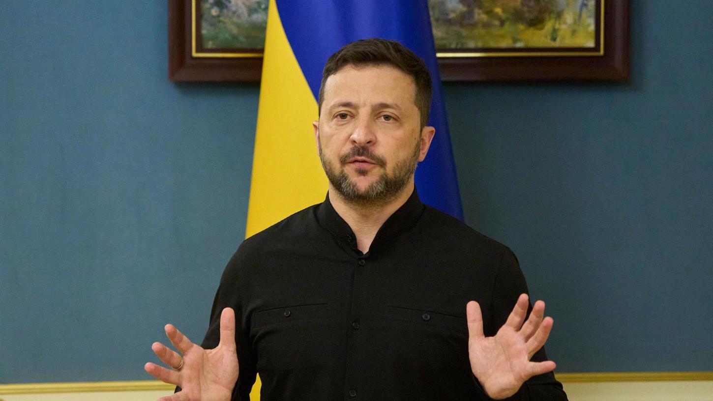 Der ukrainische Präsident Wolodymyr Selenskyj spricht während eines Pressebriefings. Der ukrainische Präsident Wolodymyr Selenskyj spricht während eines Pressebriefings.