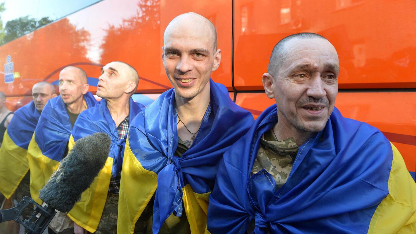 Gefangene Ukrainer kehren in ihre Heimat zurück. Gefangene Ukrainer kehren in ihre Heimat zurück.