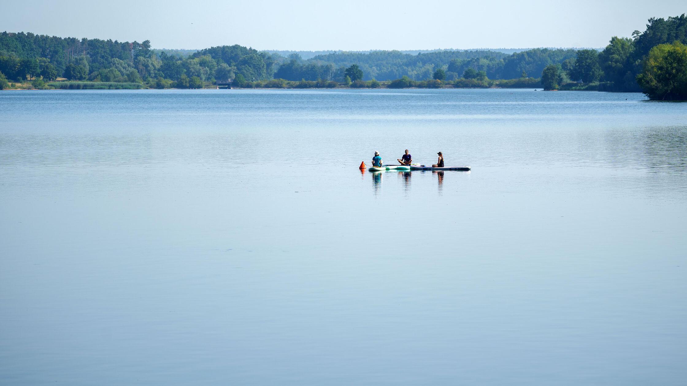 SUP-Yoga am Rothsee