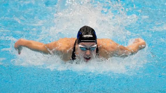 Walsh schwimmt Weltrekord über 100 Meter Schmetterling