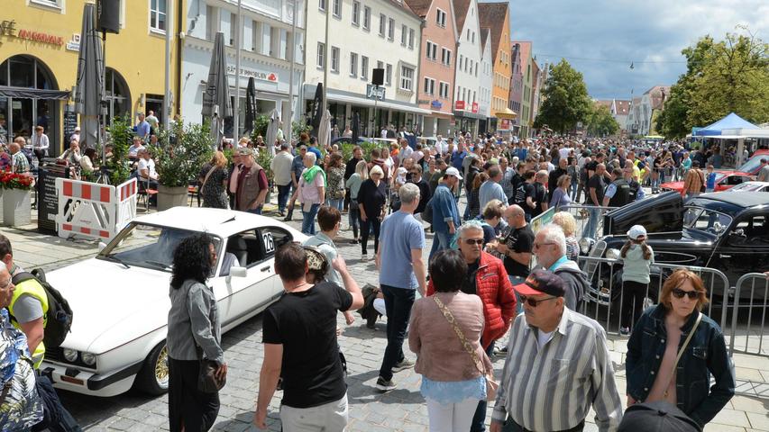 Über 22.000 Besucher zog es anlässlich des Neumarkter Oldtimertreffens in die Altstadt. Über 22.000 Besucher zog es anlässlich des Neumarkter Oldtimertreffens in die Altstadt.