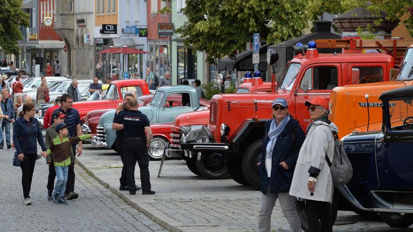 Neben den Schätzen, die für die Rennstrecke oder die Straße geeignet sind, waren auch selten Nutzfahrzeuge zu sehen. Neben den Schätzen, die für die Rennstrecke oder die Straße geeignet sind, waren auch selten Nutzfahrzeuge zu sehen.