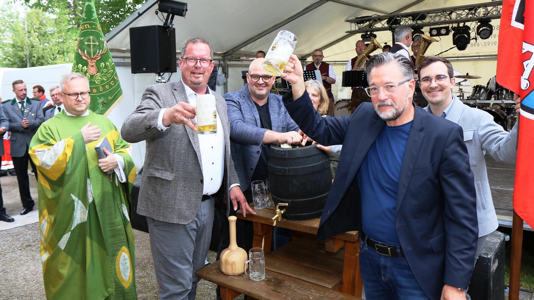 Unter weißblauem Himmel: So fröhlich wurde das Adelsdorfer Dorffest am ...
