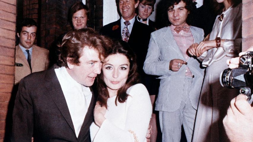 Anouk Aimée und Albert Finney nach ihrer standesamtlichen Hochzeit im August 1970 in London.