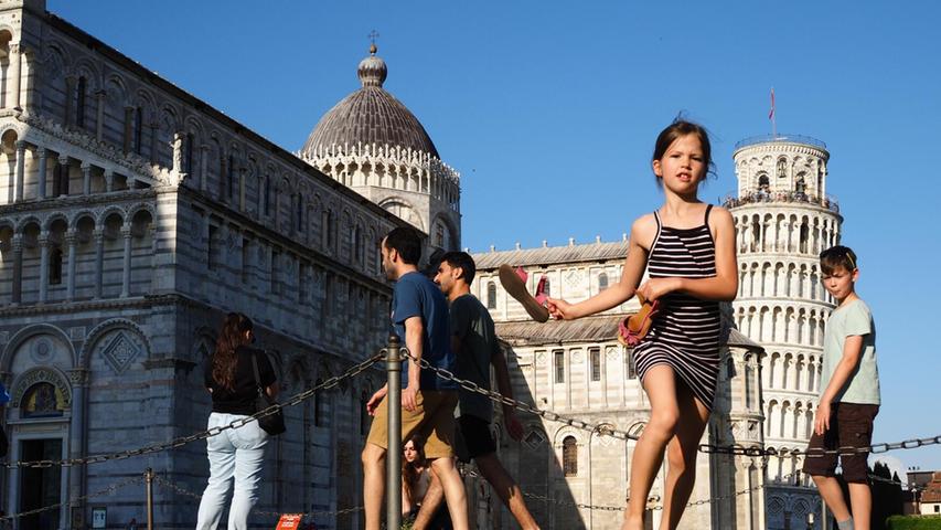 Auf der Hinfahrt liegt Pisa am Weg - hier müssen Sie unbedingt den schiefen Turm anschauen.