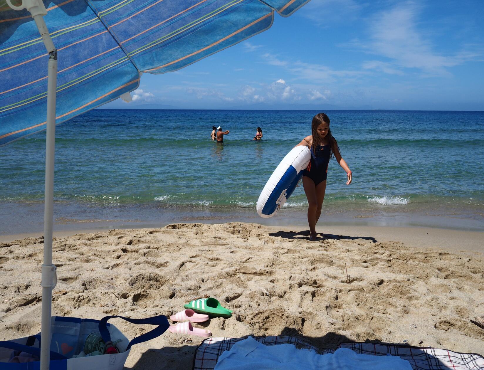 Die Cala Violina ist ein versteckter Naturstrand, an den sie nur über einen langen Waldpfad gelangen. Das Geheimnis kennen inzwischen aber viele.