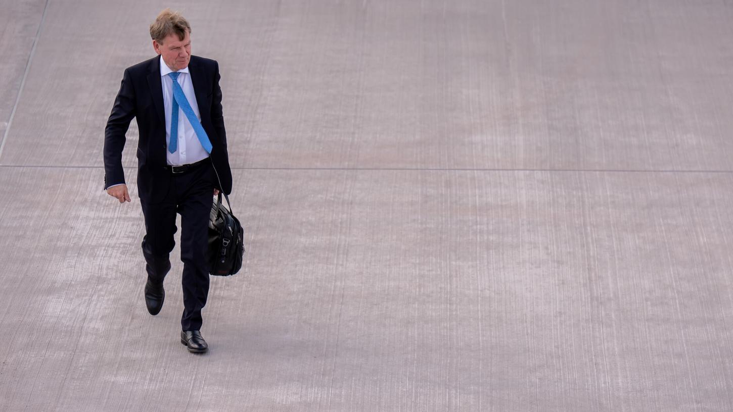 Außenminister Johann Wadephul betont, dass sich die Bundesregierung nicht mit Antisemitismus-Vorwürfen unter Druck setzen lassen werde. Außenminister Johann Wadephul betont, dass sich die Bundesregierung nicht mit Antisemitismus-Vorwürfen unter Druck setzen lassen werde.