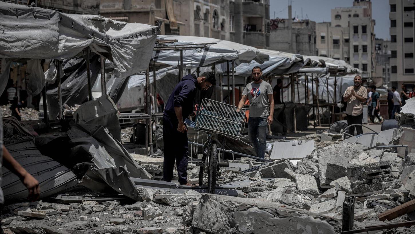 Die israelischen Attacken auf Gaza gehen weiter. Die israelischen Attacken auf Gaza gehen weiter.