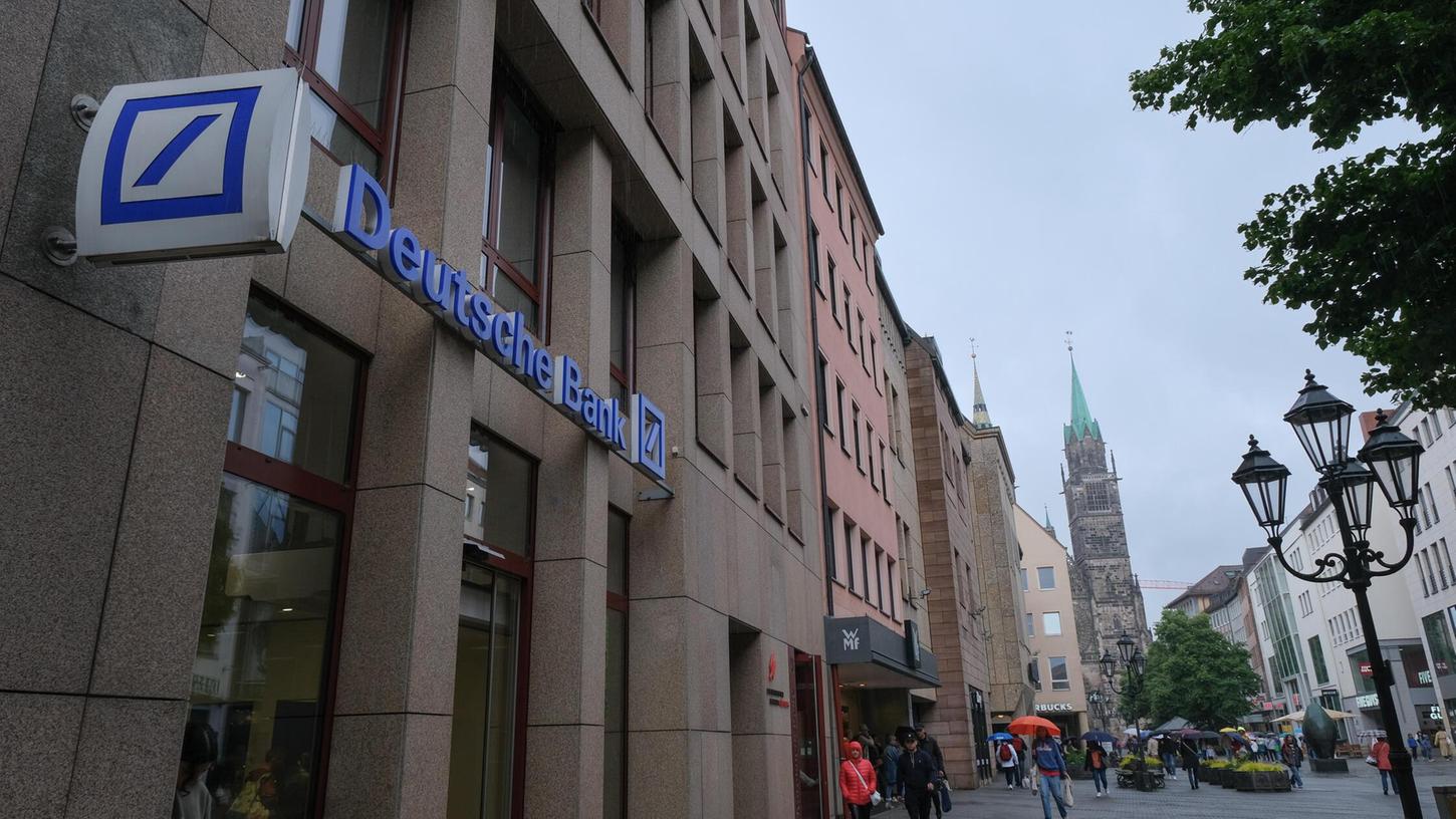 In der Nürnberger Innenstadt gibt es eine Filiale der Deutschen Bank.