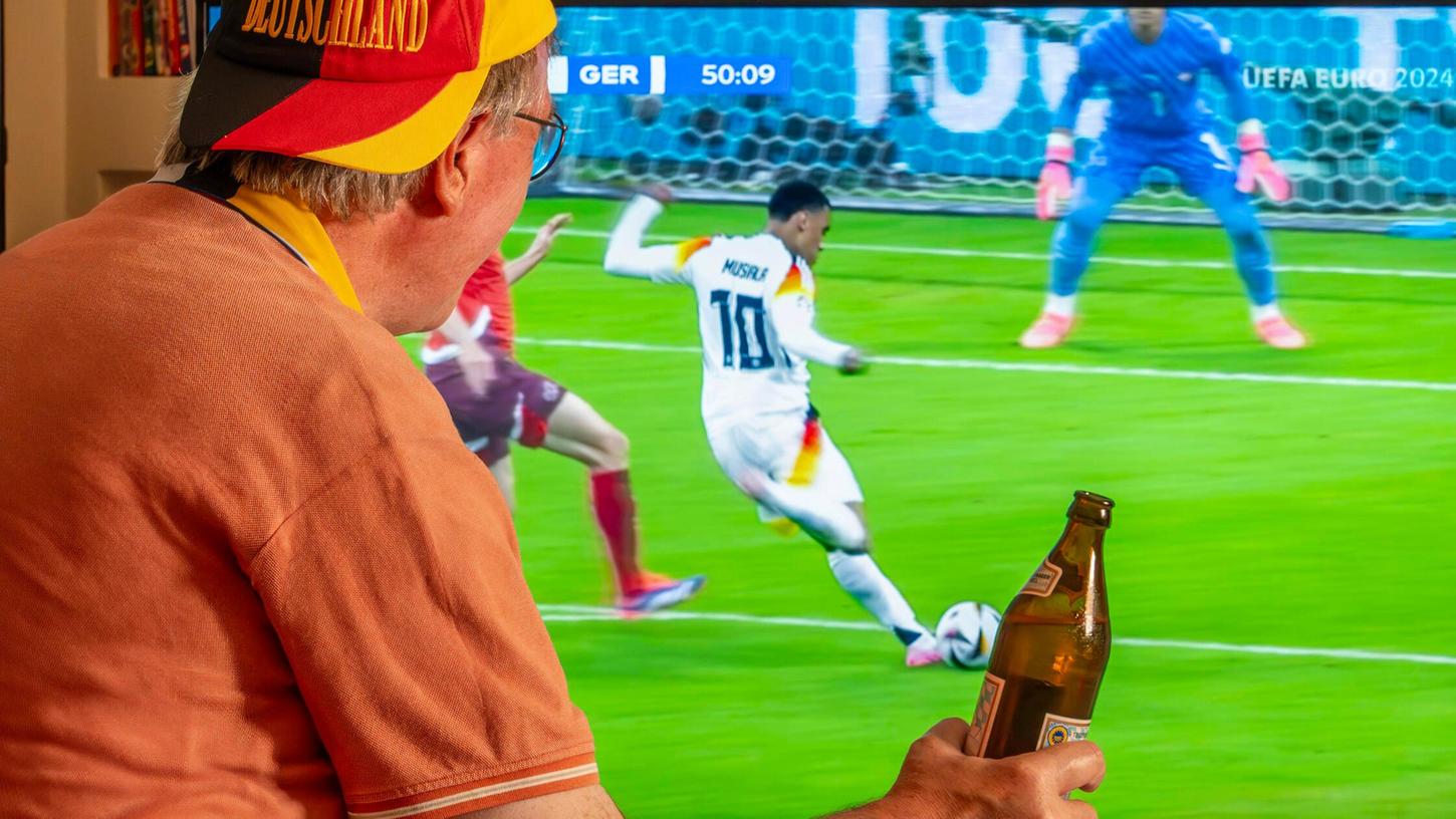 Umschalten. Suchen. Batterien austauschen. Manch einer kommt da nicht einmal dazu, sein Bier zu trinken. Umschalten. Suchen. Batterien austauschen. Manch einer kommt da nicht einmal dazu, sein Bier zu trinken.