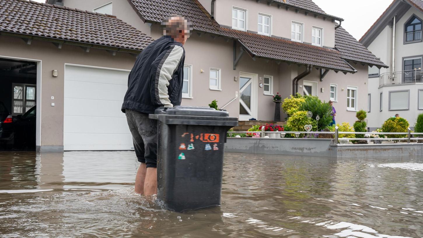 Ein schweres Unwetter ging am Donnerstag, 27. Juni, über der Gemeinde Berching im Landkreis Neumarkt nieder und hat für Überschwemmungen gesorgt.