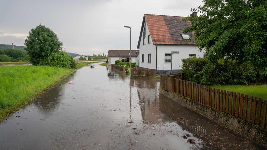 Die Straßen in der Gemeinde Berching sind teilweise überschwemmt.