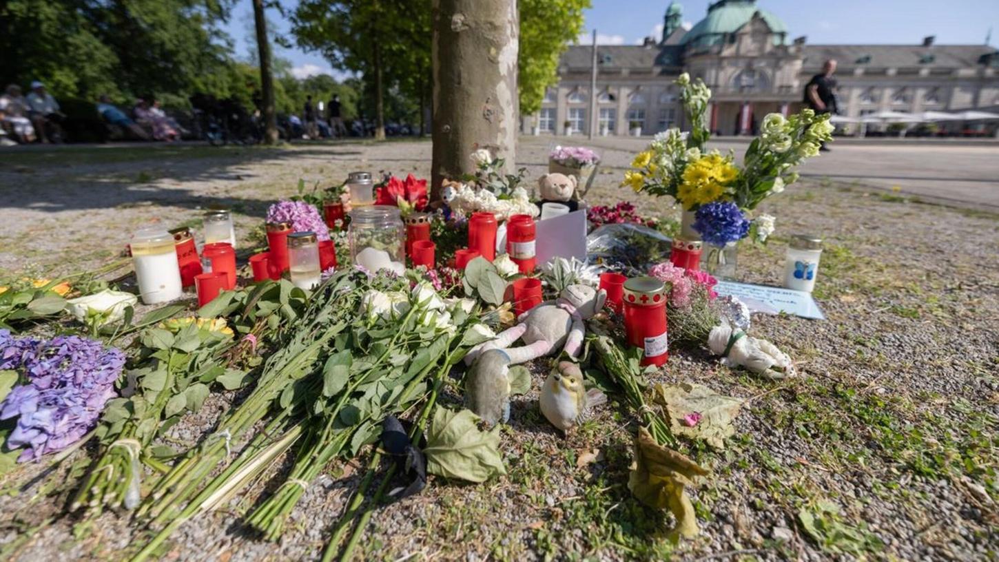 Nach dem Angriff in Bad Oeynhausen bekunden Menschen ihre Anteilnahme.
