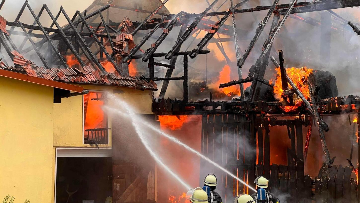 Am Donnerstag kam es zu einem Brand eines Hofes in der oberfränkischen Ortschaft Wunkendorf im Landkreis Lichtenfels. Am Donnerstag kam es zu einem Brand eines Hofes in der oberfränkischen Ortschaft Wunkendorf im Landkreis Lichtenfels.