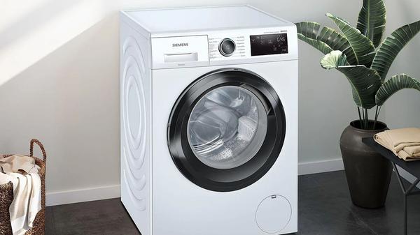 Die Waschmaschine fasst bis zu 9 kg.