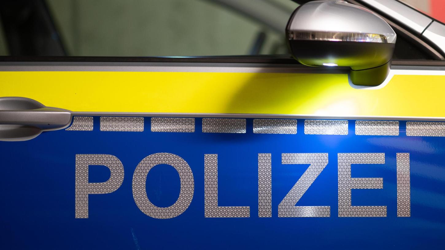 Die Polizei sucht nach Zeugen eines Autodiebstahls in der Innenstadt von Erlangen.