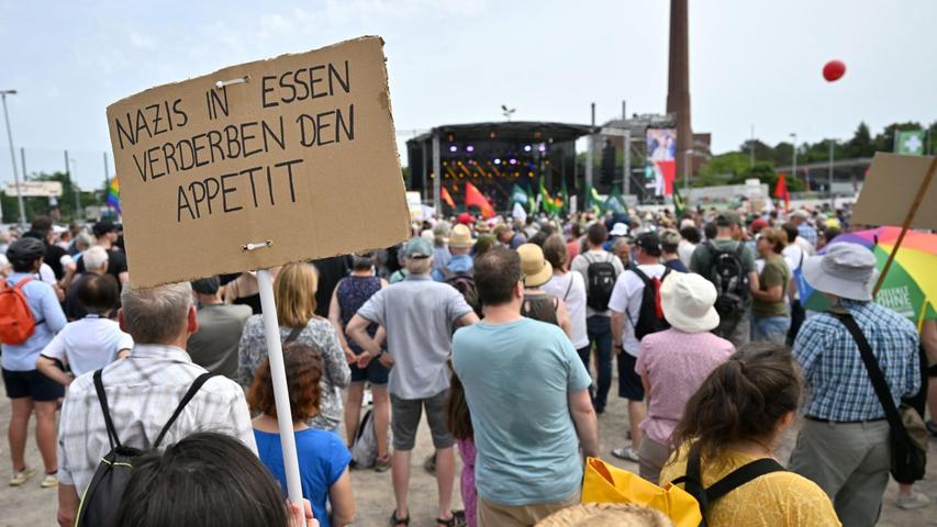 "Nazis in Essen Verderben den Appetit": Schild einer Demonstrationsteilnehmerin.