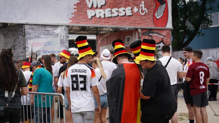Gänsehaut: Hier wollen Tausende Fans Deutschland in Nürnberg ins Viertelfinale peitschen