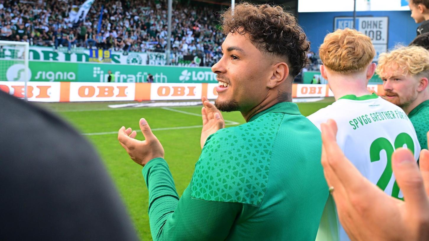 Sein letzter Auftritt im Ronhof: Nach dem 2:0 gegen Schalke durfte Armindo Sieb nochmal feiern. Sein letzter Auftritt im Ronhof: Nach dem 2:0 gegen Schalke durfte Armindo Sieb nochmal feiern.