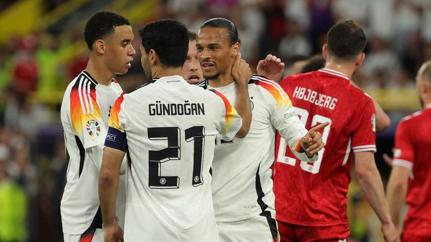 Sané mit Kapitän Gündogan (m.) und Musiala (l.), die beiden sind bislang deutlich prägender für das deutsche Turnier.