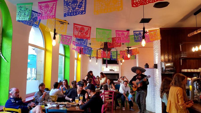 So bunt geht es im Inneren von Tacos El Kaiser zu. So bunt geht es im Inneren von Tacos El Kaiser zu.