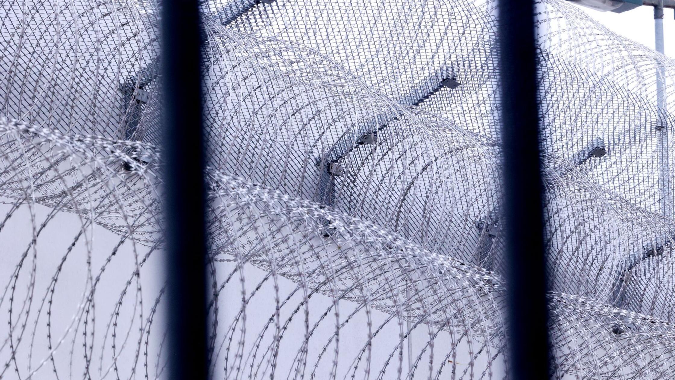 Wärterin in England angeklagt Sex mit Häftling Video landet im