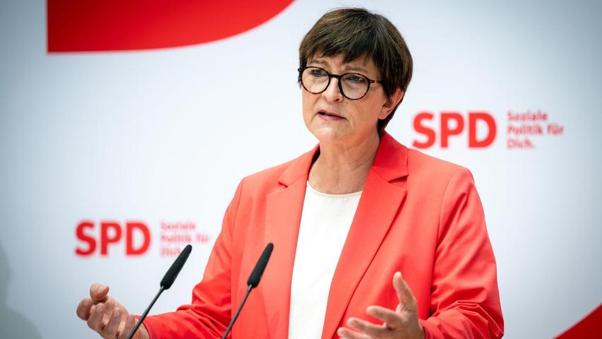 Der Kanzler bekommt Druck aus seiner eigenen Partei - auch wenn die SPD ein Mitgliederbegehren zum Haushalt erst einmal stoppte.
