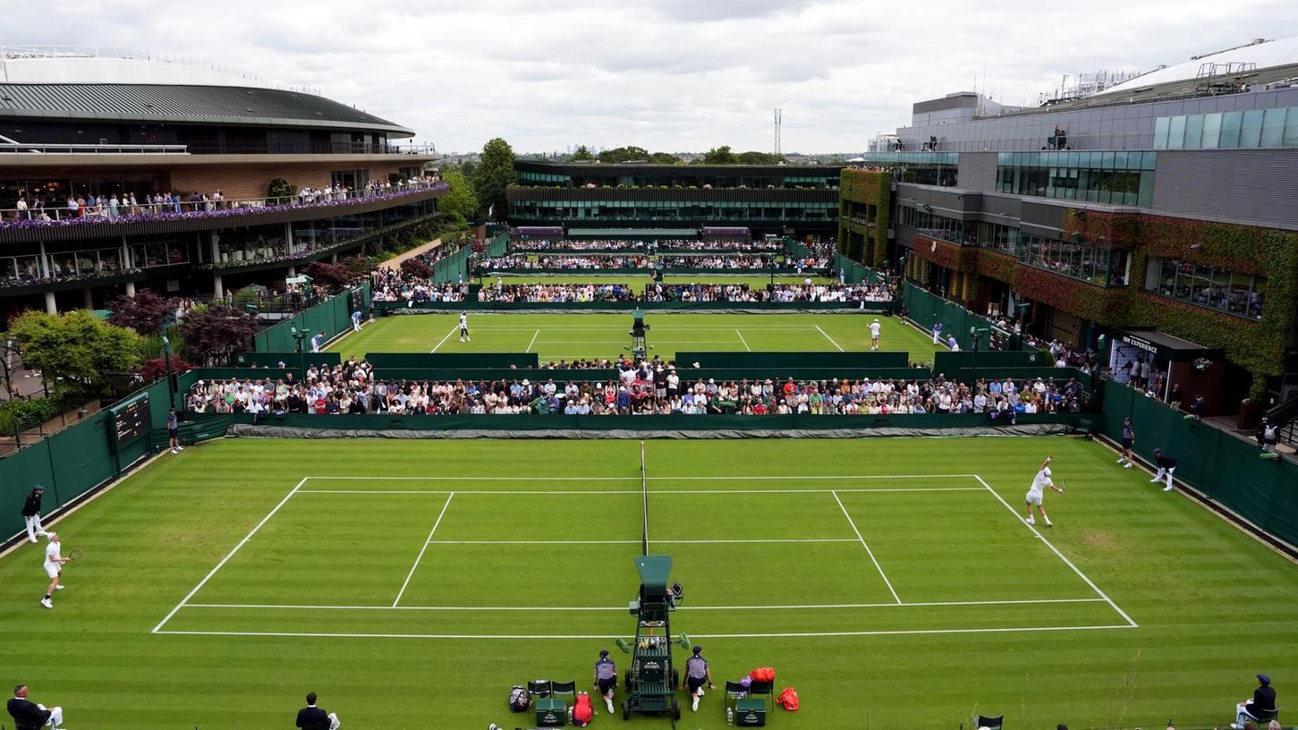Der heilige Rasen in Wimbledon kann für die Tennis-Profis auch eine Herausforderung sein.