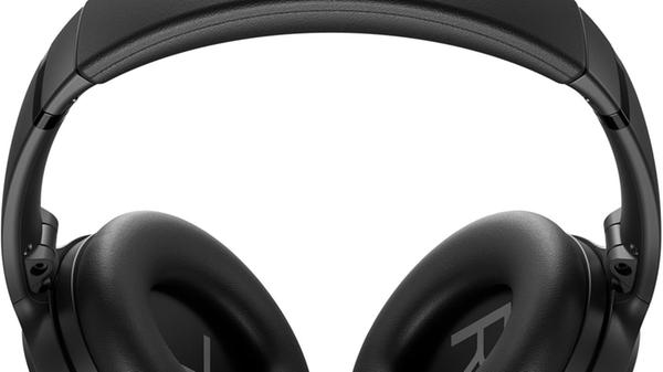 Der Kopfhörer kommt mit Soft Case.