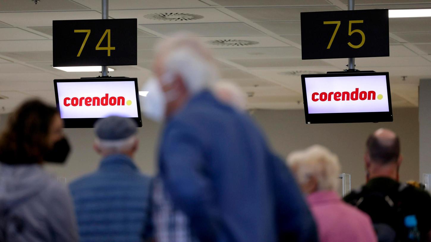 Einige Fluggäste sind empört über eine 15-stündige Verspätung eines Türkei-Fluges der Fluggesellschaft Corendon. (Symbolbild)